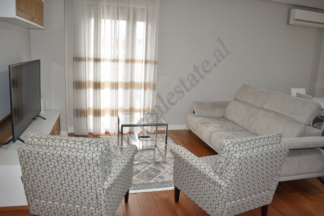 Apartament 3+1 per qira prane Kopshtit Zoologjik ne Tirane.

Ndodhet ne katin e 2 te nje pallati t